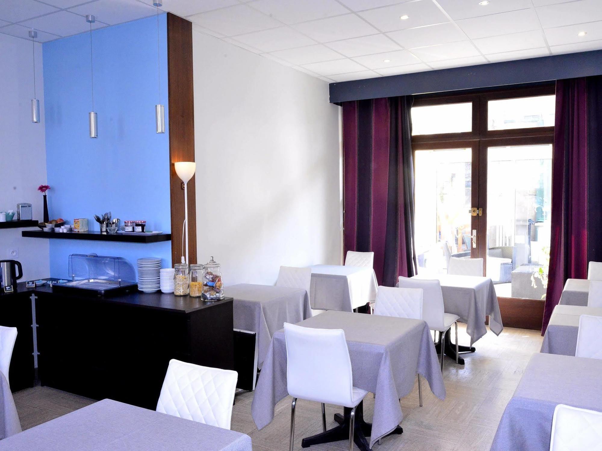 Hotel Le Comty Feurs Buitenkant foto